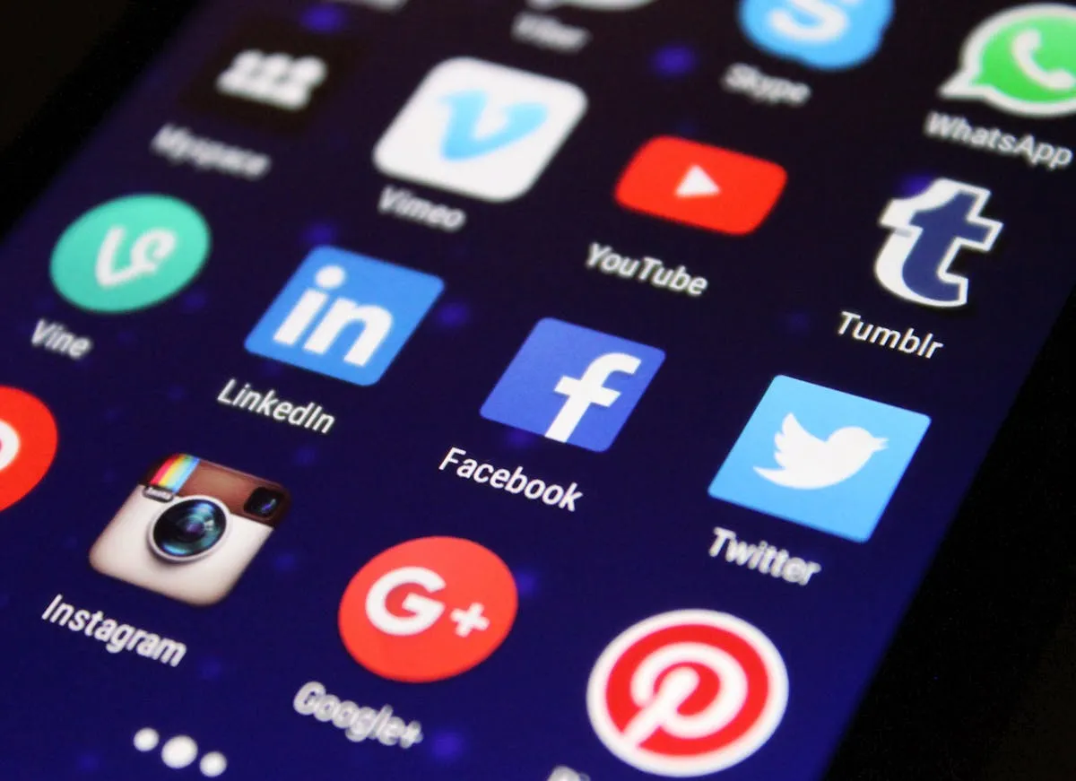 Facebook straft onoriginele content af: wat ondernemers moeten weten